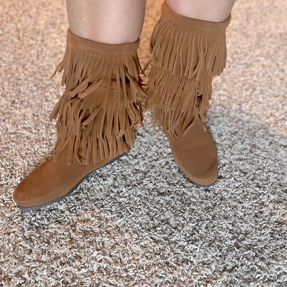 Minnetonka Fringe Boots 7.5 women’s